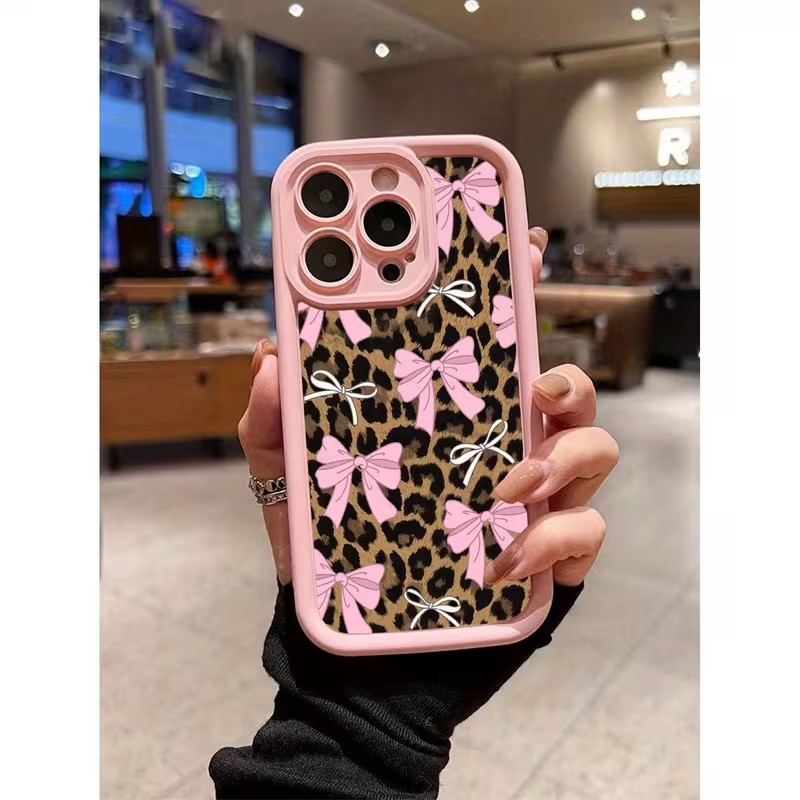 Apple Iphone 15 - Leopar Desenli Fiyonklu Telefon Kılıfı iPhone